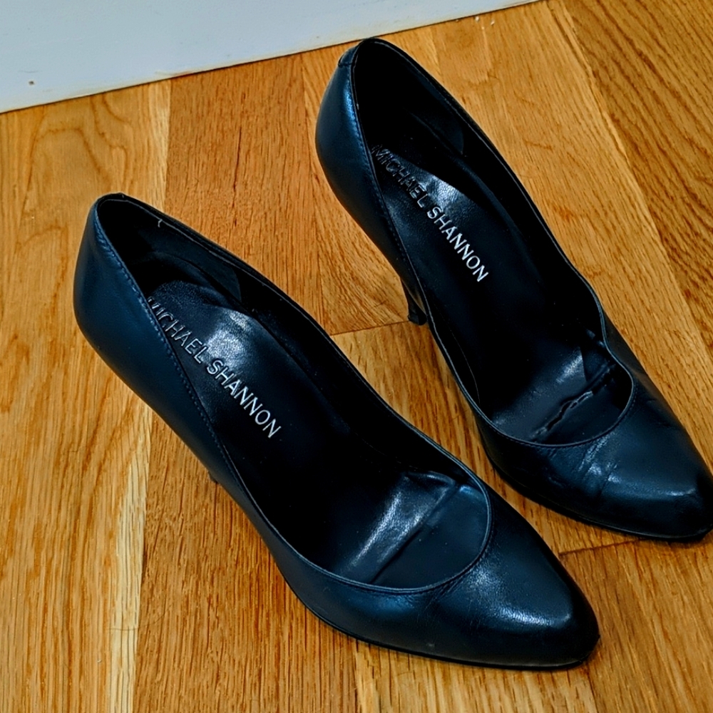 Navy blue 3 inch heels  gently worn